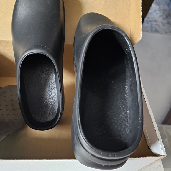 Klogs Black Slip-On Professional Clogs - Picture 4 of 6